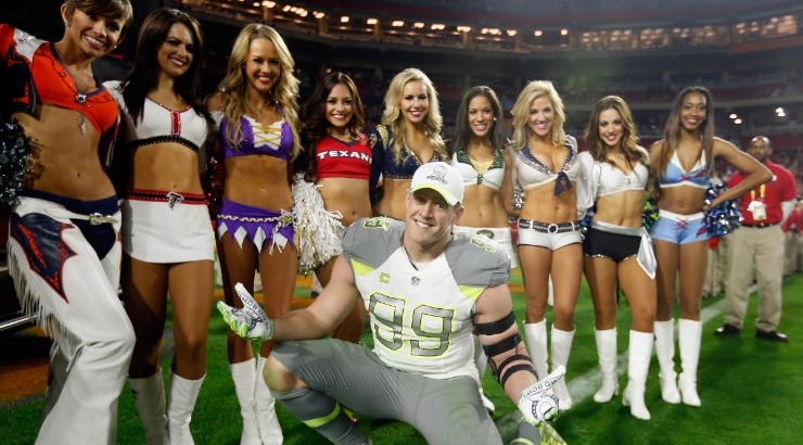 J.J. Watt of the Houston Texans poses with cheerleaders after the 2015 Pro Bowl. (Getty)