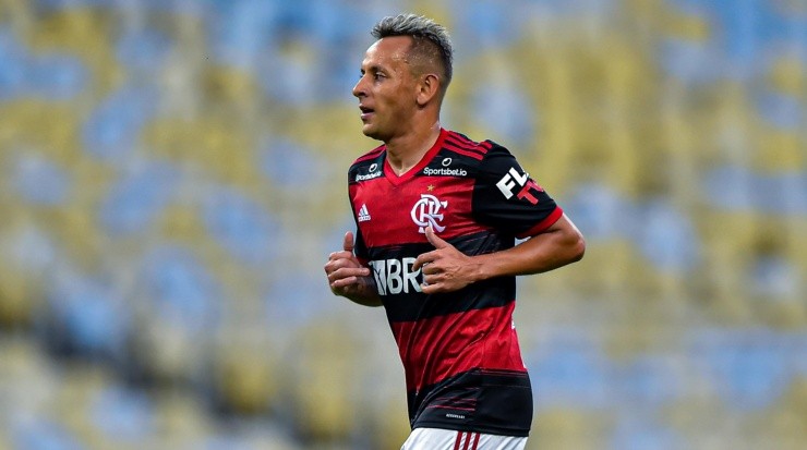 Lateral ex-Fla vai reforçar o Grêmio - Foto: Thiago Ribeiro/AGIF.