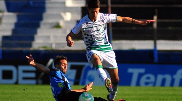 Alvaro Fernandez playing for Plaza Colonia in Uruguay (FocoUY)