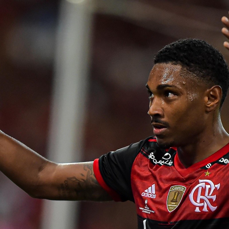 Vitinho e Michael viram "moeda de troca" e torcida do Flamengo pede meia do Grêmio