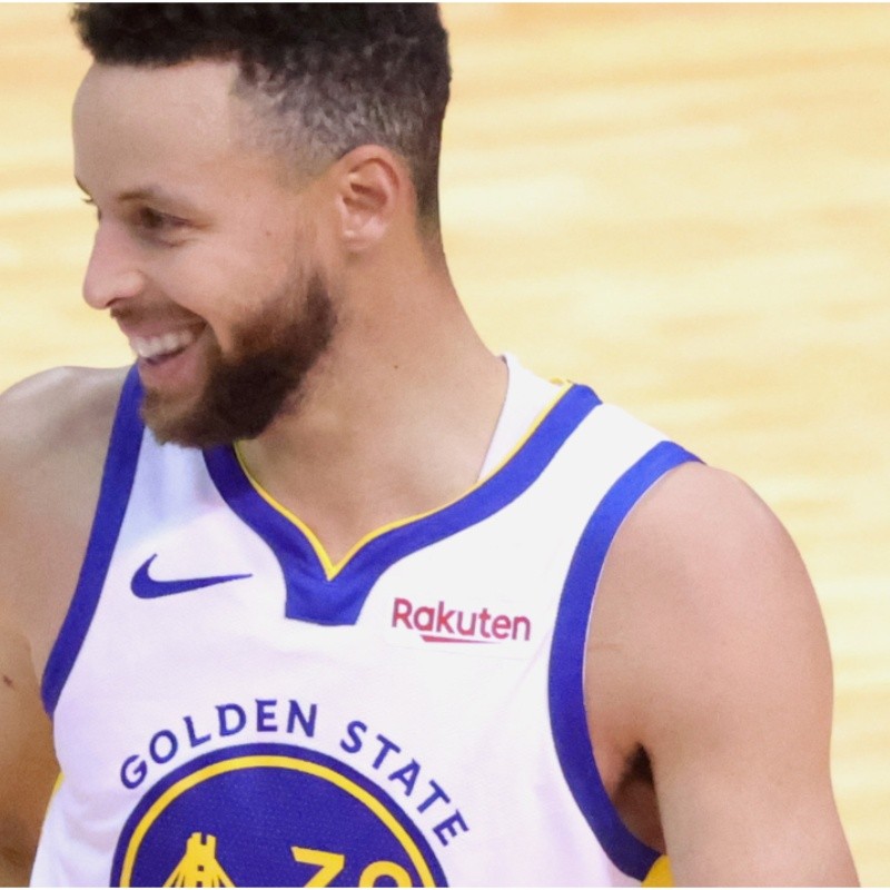 Stephen Curry abusó de Clint Capella en el Warriors vs Hawks con semejante amague