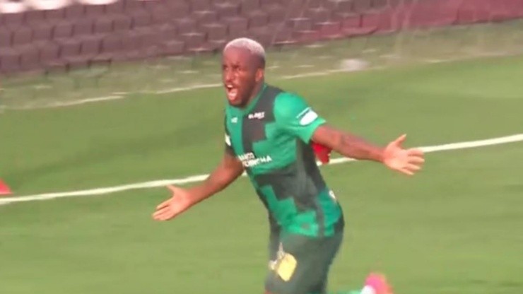 Jefferson Farfán apenas tuvo que esperar unos minutos para anotar.