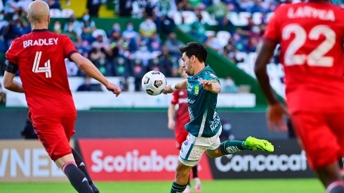 Navarro anotó un golazo de para León.