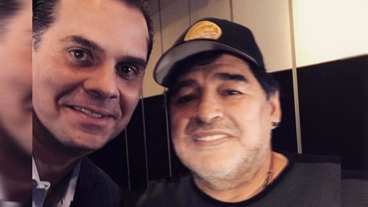 Christian Martinoli al lado de su ídolo Diego Armando Maradona.