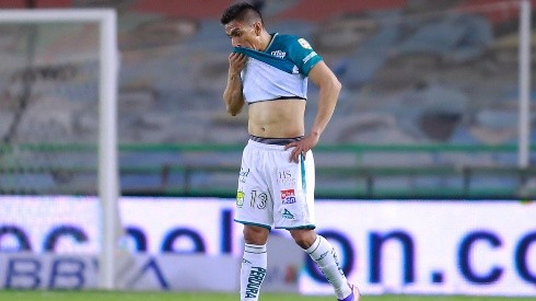 Ángel Mena fue criticado por la afición.