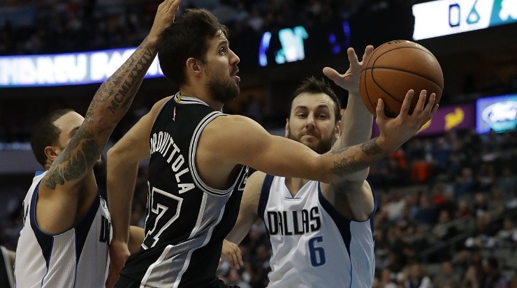 Nicolas Laprovittola trying to score in one of his NBA games (Getty).