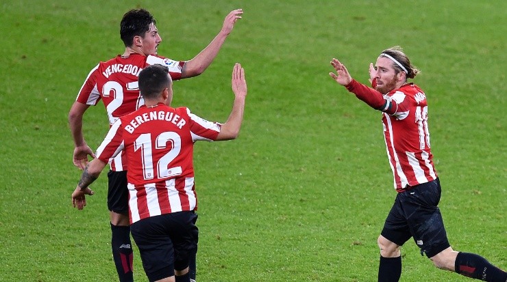 Iker Muniain (right) of Athletic Bilbao celebrates with Unai Vencedor (left) and Gaizka Larrazabal (center). (Getty)