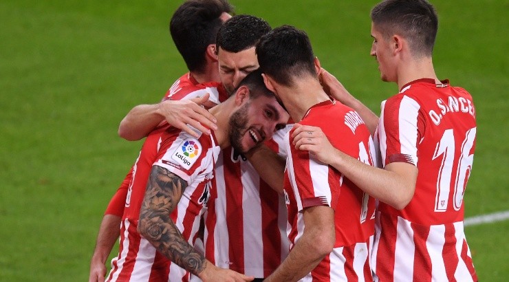 Unai Nunez of Athletic Bilbao celebrates with teammates after scoring. (Getty)