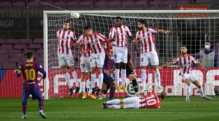 Lionel Messi of Barcelona scores their side&#039;s first goal from a free kick against Athletic Club. (Getty)