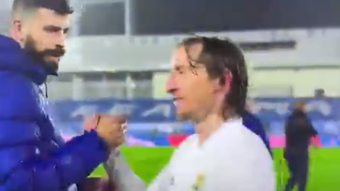 Video: Piqué bajó a saludar a los jugadores del Madrid y Modric lo hizo enojar con una frase