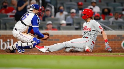 La jugada de la polémica en el Phillies-Braves (Foto: Getty)