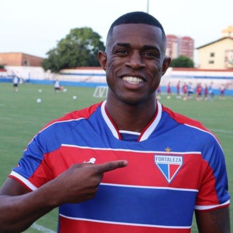 Enderson Moreira comemora estreia de Benevenuto no Fortaleza