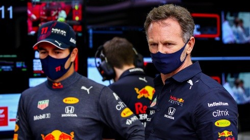 Checo Pérez y Christian Horner, de la escudería Red Bull.