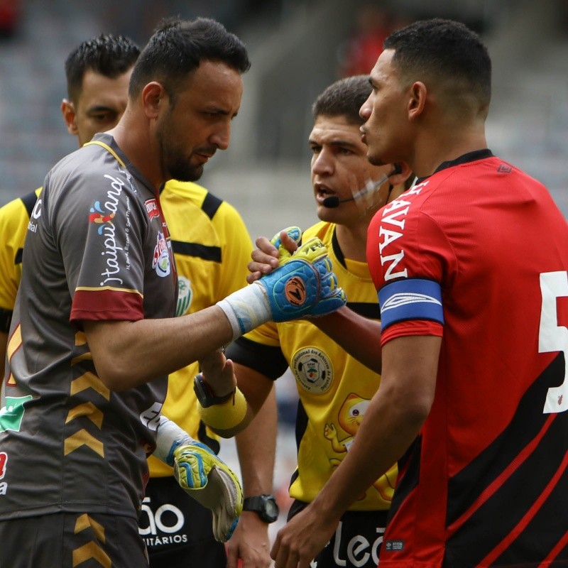 Empréstimos no Athletico vêm à tona com Léo Gomes e Anderson em rivais da Série A