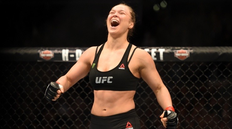 Ronda Rousey celebrates her victory over Cat Zingano (Getty)