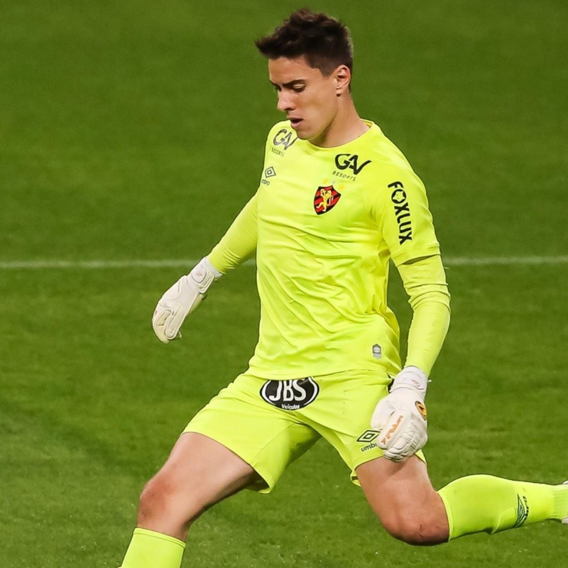 Luan Polli entra na berlinda e Sport avança por goleiro do Athletico-PR; Louzer deverá fazer testes no gol