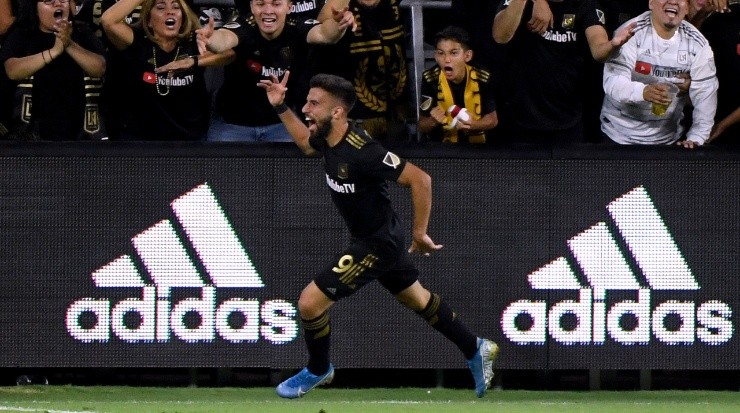 Rossi scores and fans go wild (Getty).