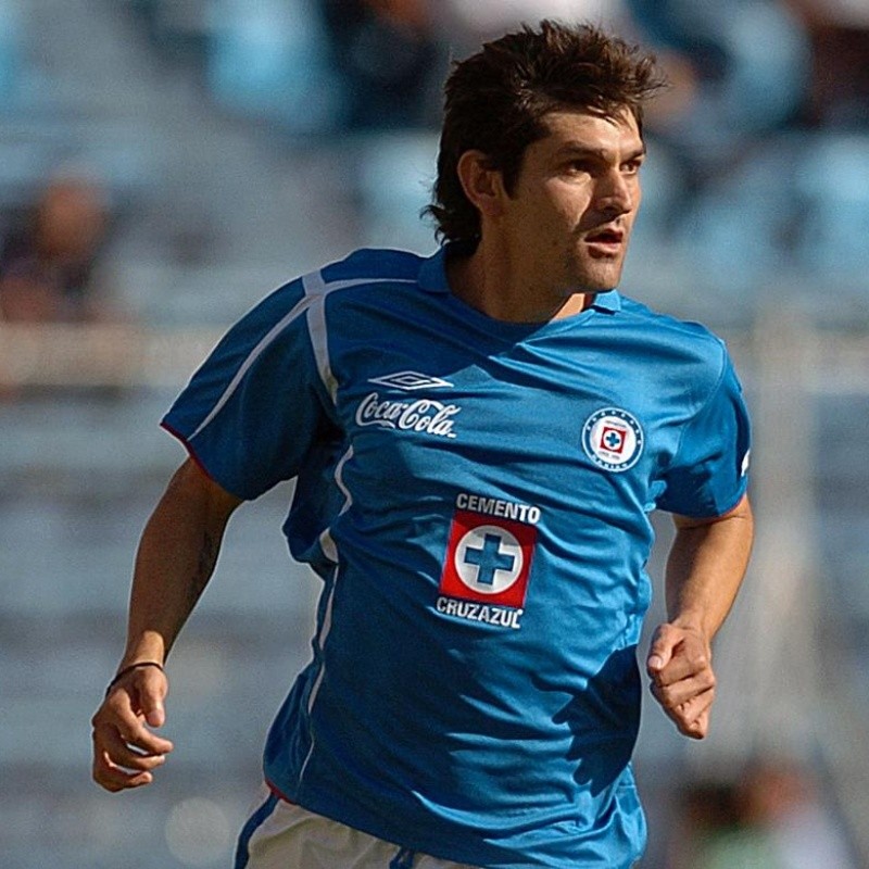 Ex Cruz Azul y Santos Laguna hospitalizado con Covid-19