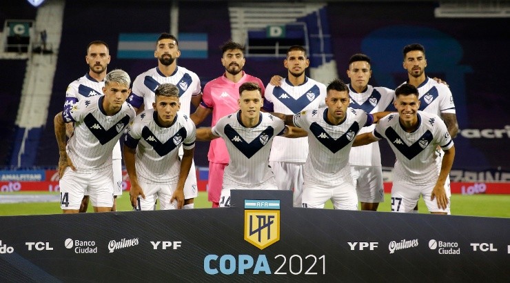 Players of Velez Sarsfield pose before a match. (Getty)