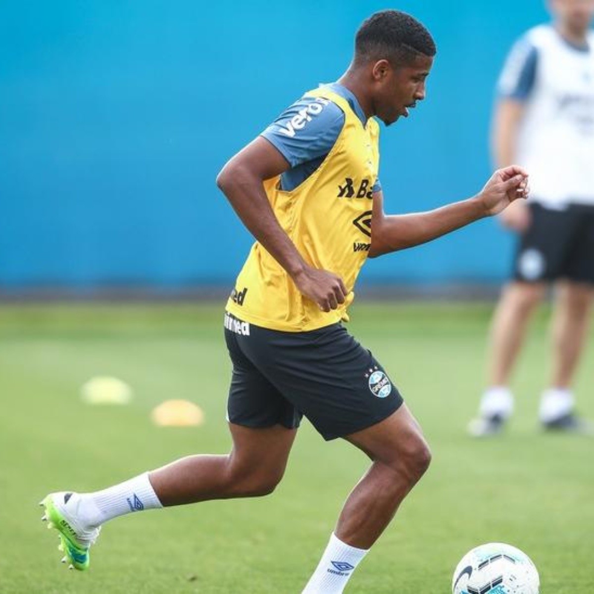 Erro De Avaliacao Deixa Guilherme Guedes Vetado No Campeonato Gaucho Fato Complica O Gremio Para Escalar Lateral Esquerda Bolavip Brasil