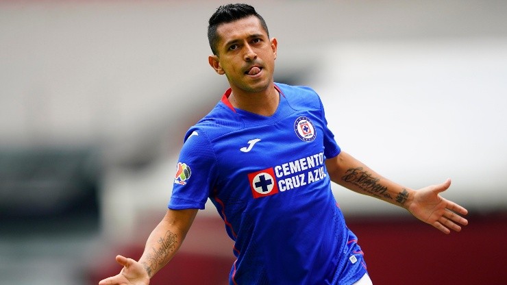 Elías Hernández marca el primero para Cruz Azul.