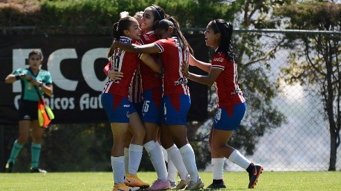 Chivas Femenil pelea por el superlíderato de la campaña.