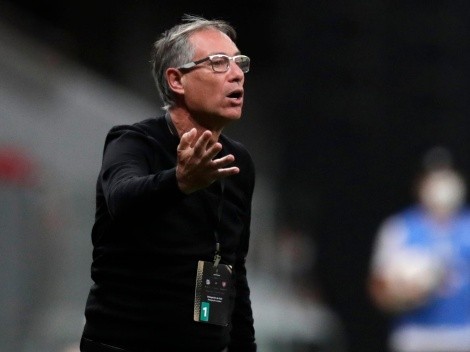 Oficial: Holan renunció y dirigirá contra Boca su último partido en Santos