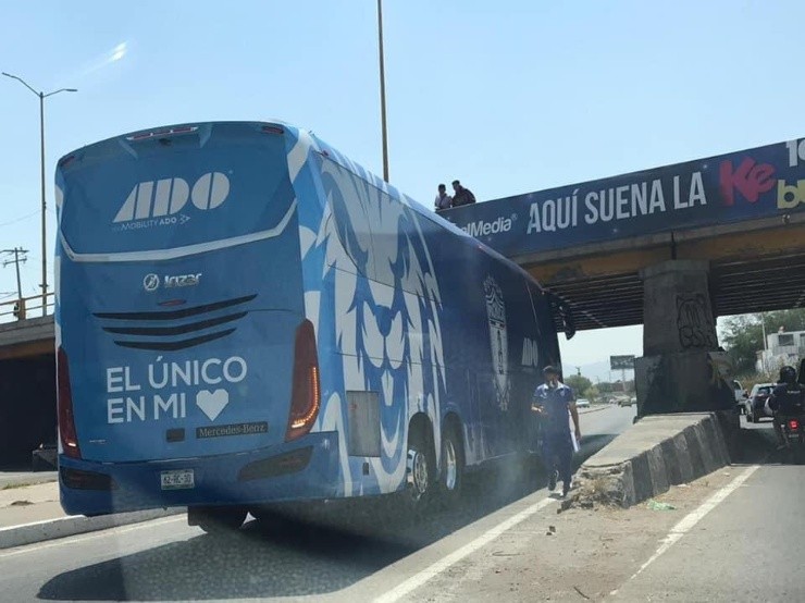 Camión de Pachuca atascado en San Luis