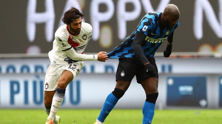 Romelu Lukaku (right) of Inter is pulled by his shirt by Sebastiano Luperto (left) of Crotone. (Getty)