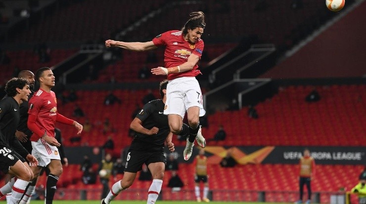 Edinson Cavani of Manchester United heads the ball wide during the UEFA Europa League Quarter Final Second Leg match between Manchester United and Granada CF at Old Trafford (Getty)