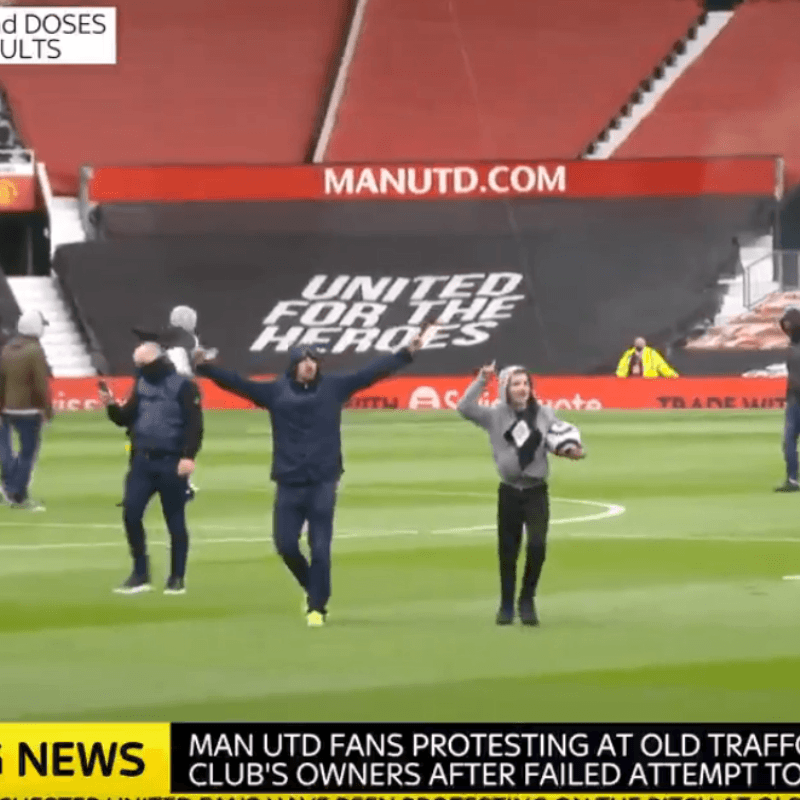 Caos en Old Trafford: hinchas invadieron el estadio antes de United-Liverpool