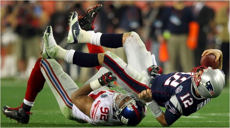 Tom Brady tackleado en el Super Bowl LXII(Foto: Getty)