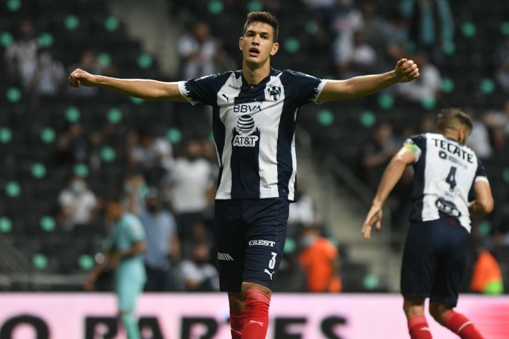 César Montes en Monterrey