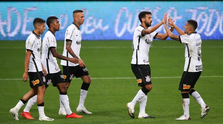 Jogadores do Corinthians comemoram gol (Foto