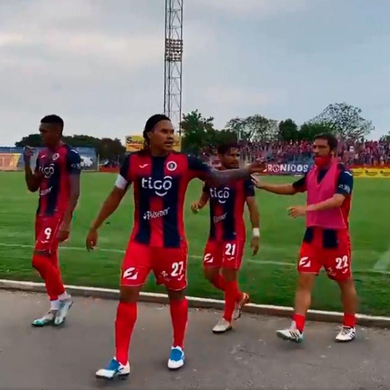 VIDEO: DT llama 'borracho, hijo de p...' al 'Gullit' Peña en pleno partido