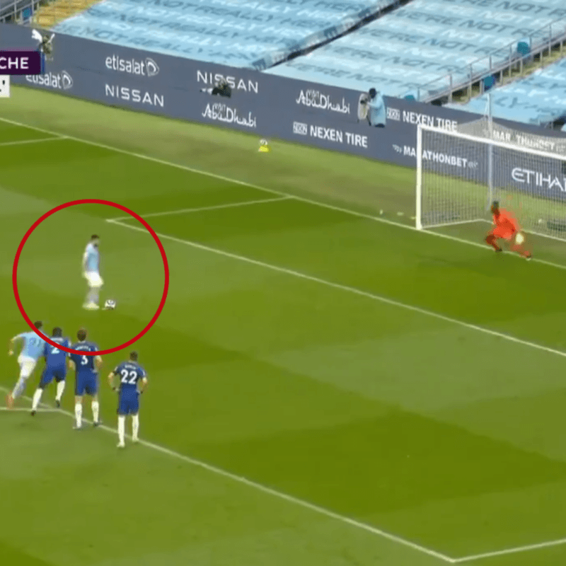 Video: el Kun Agüero picó un penal y se lo atajaron