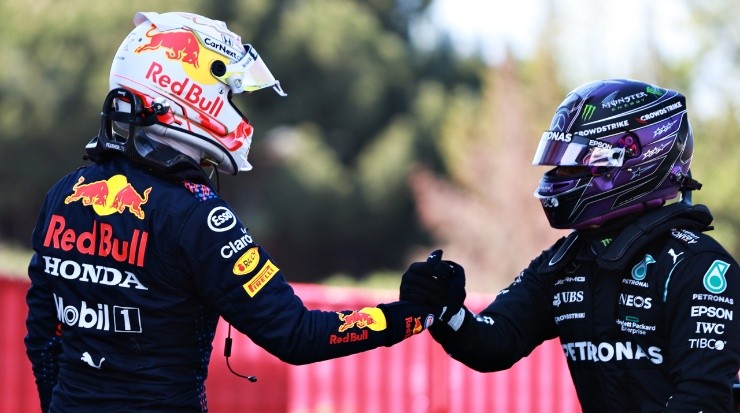 Lewis Hamilton of Great Britain (left) shakes hands with Max Verstappen of Netherlands (right). (Getty)