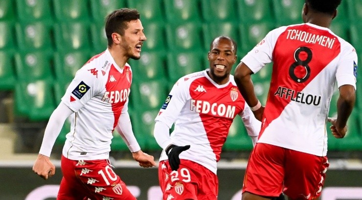 Stevan Jovetic (left) celebrates with Monaco teammates. (Ligue 1)