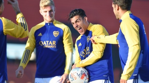 Cristian Pavon of Boca Juniors jokes with teammates during warm-up. (Getty)