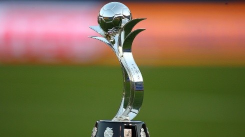 Trofeo de campeón de la Liga MX Femenil.