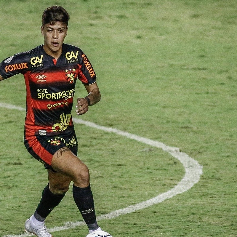 Betinho entra na pauta de duas equipes da Série B