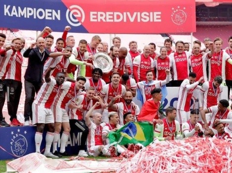 Ajax derrete troféu do Campeonato Holandês e divide entre sócio-torcedores do clube