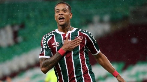Caio Paulista comemora o gol que deu a vitória ao Fluminense (Foto: Getty Images)