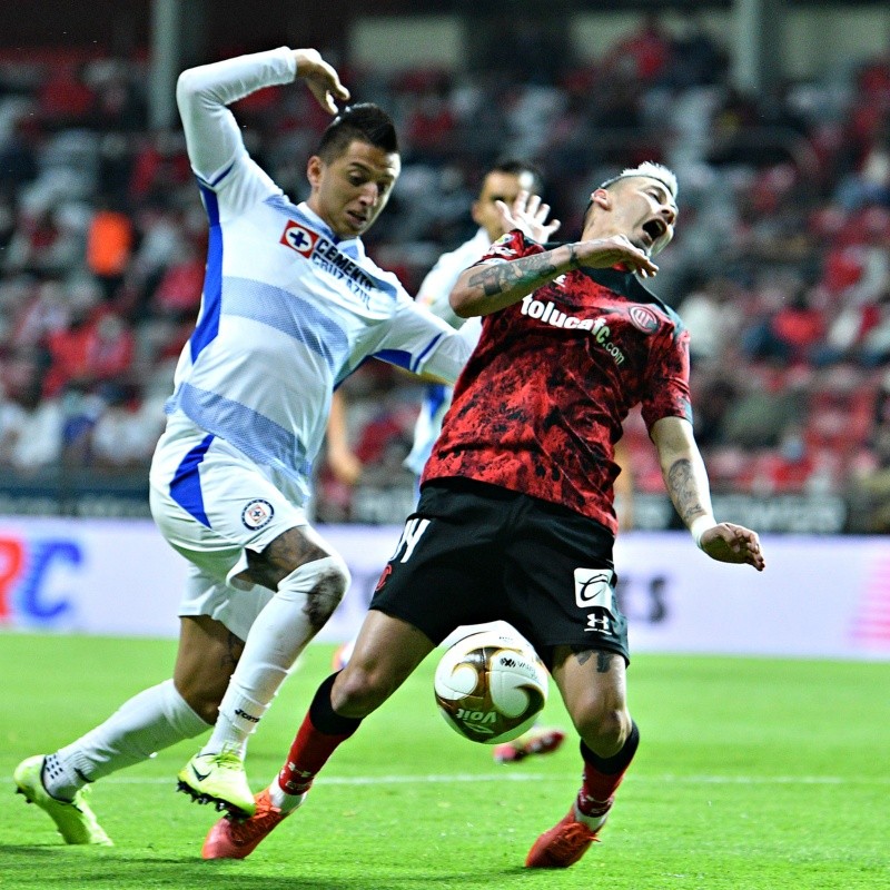 Toluca se vuelve a adelantar ante Cruz Azul con un polémico penal