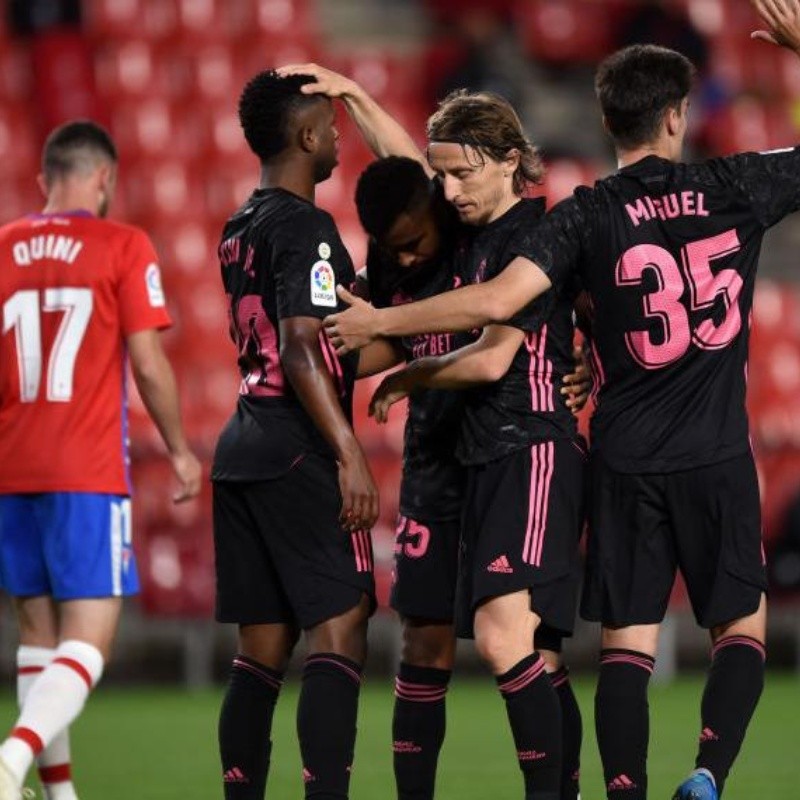 Sigue habiendo Liga: Madrid goleó al Granada y quedó a dos puntos del líder Atlético