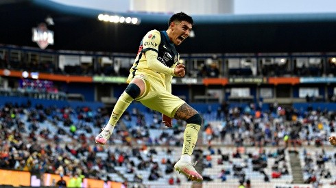 Leo Suárez festejó con todo su golazo en Pachuca.