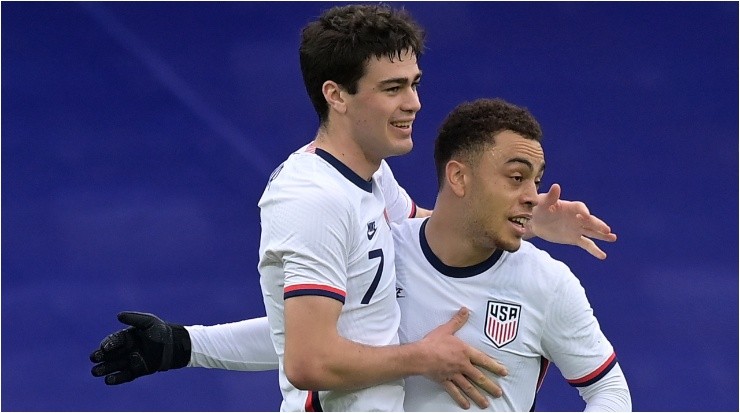 Giovanni Reyna y Sergiño Dest (Foto: Getty)