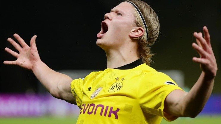 Erling Haaland durante un partido con Dortmund.