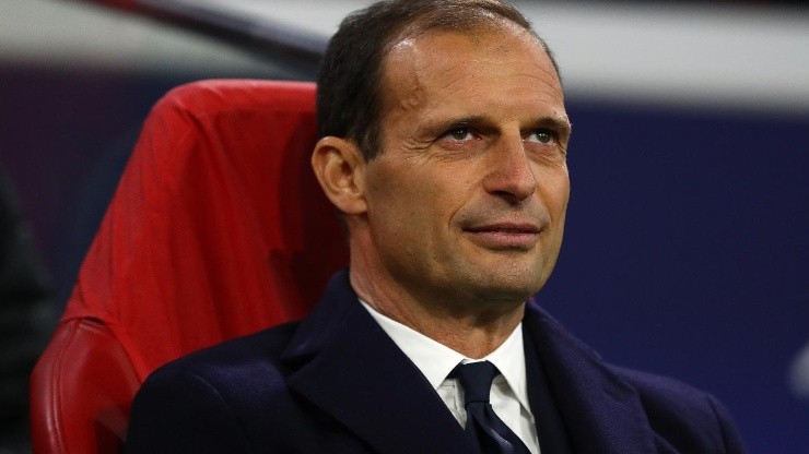 Massimiliano Allegri durante un encuentro con Juventus.