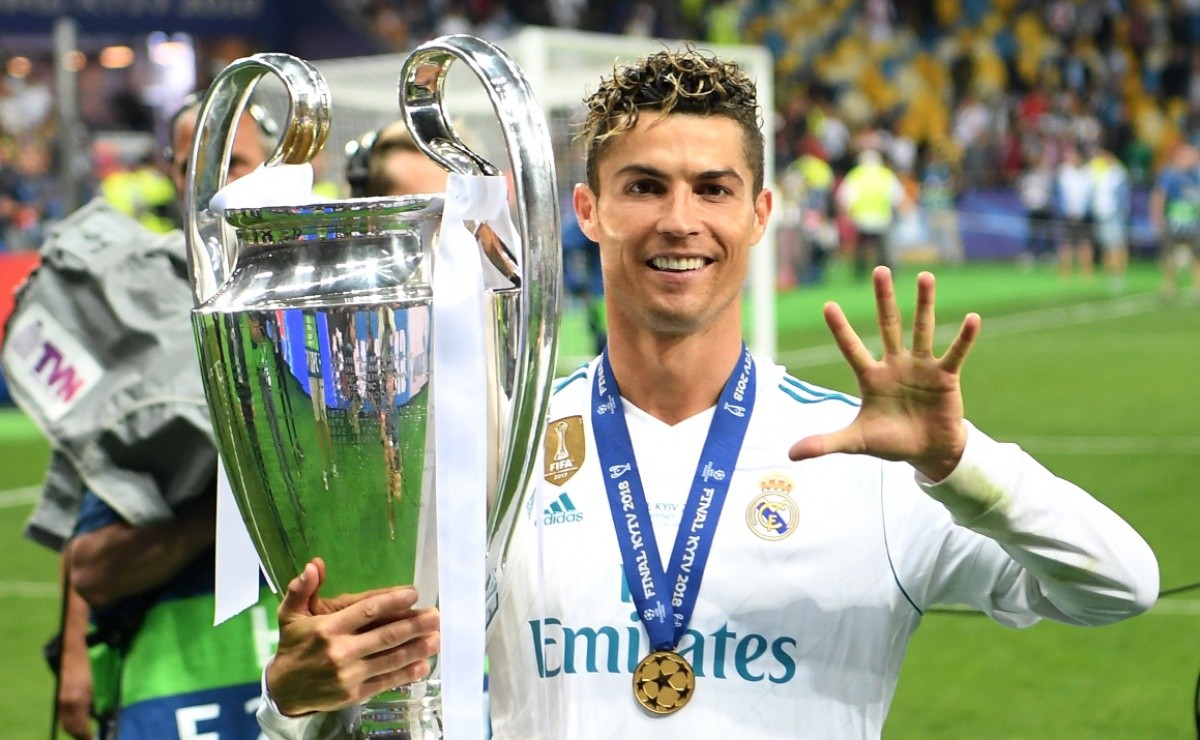 How many trophies does Cristiano Ronaldo have?